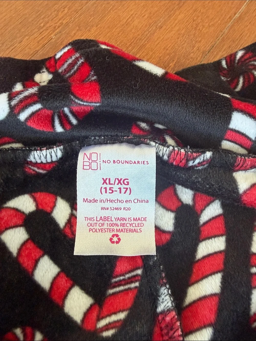 No Boundaries Kids Candy Cane Print Pajama Bottoms - Black, Red, White